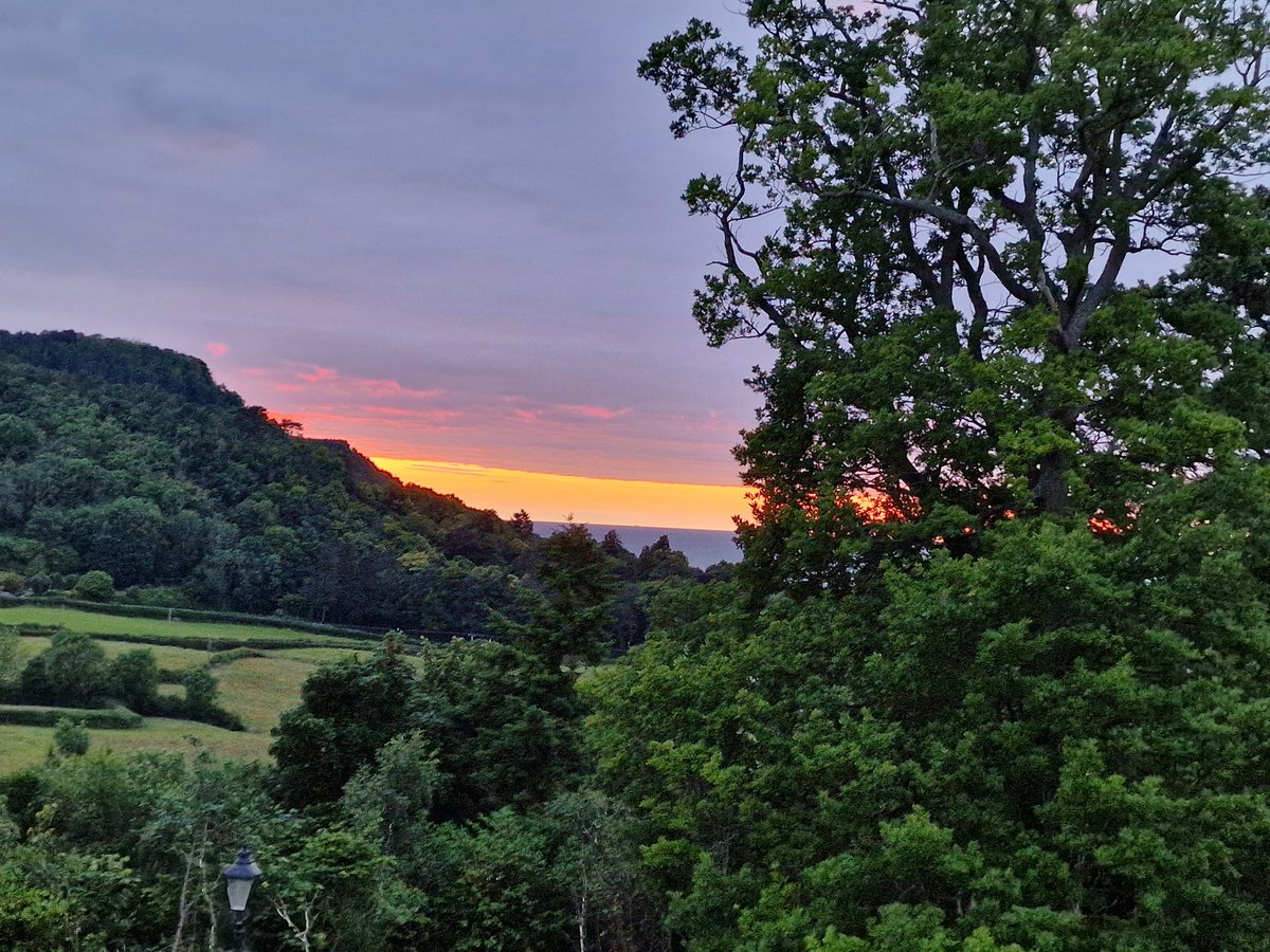 CraigHughes123's tweet photo. #sunsetphotography from @AbergeIe not quite as spectacular as last week! #NorthWales https://t.co/n1588zHLxh