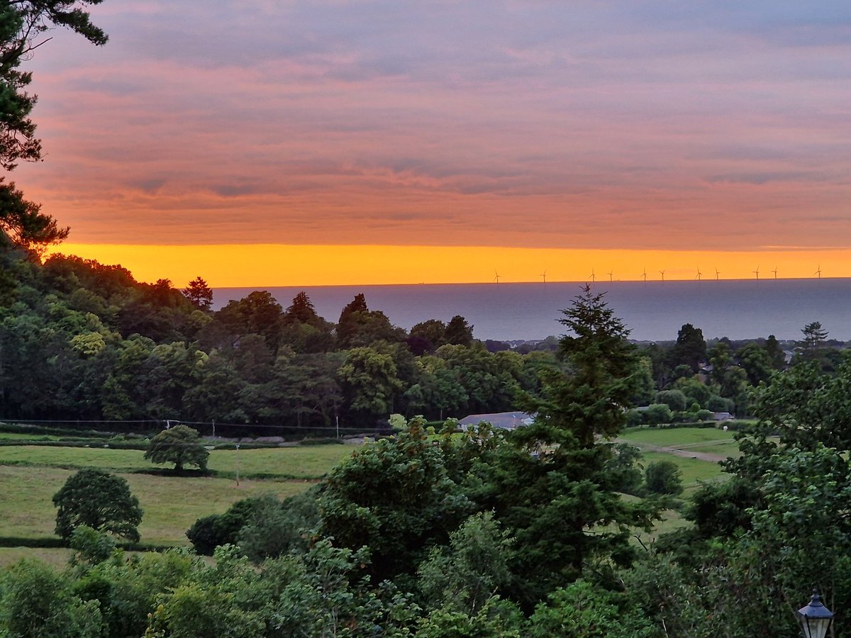 CraigHughes123's tweet photo. #sunsetphotography from @AbergeIe not quite as spectacular as last week! #NorthWales https://t.co/n1588zHLxh