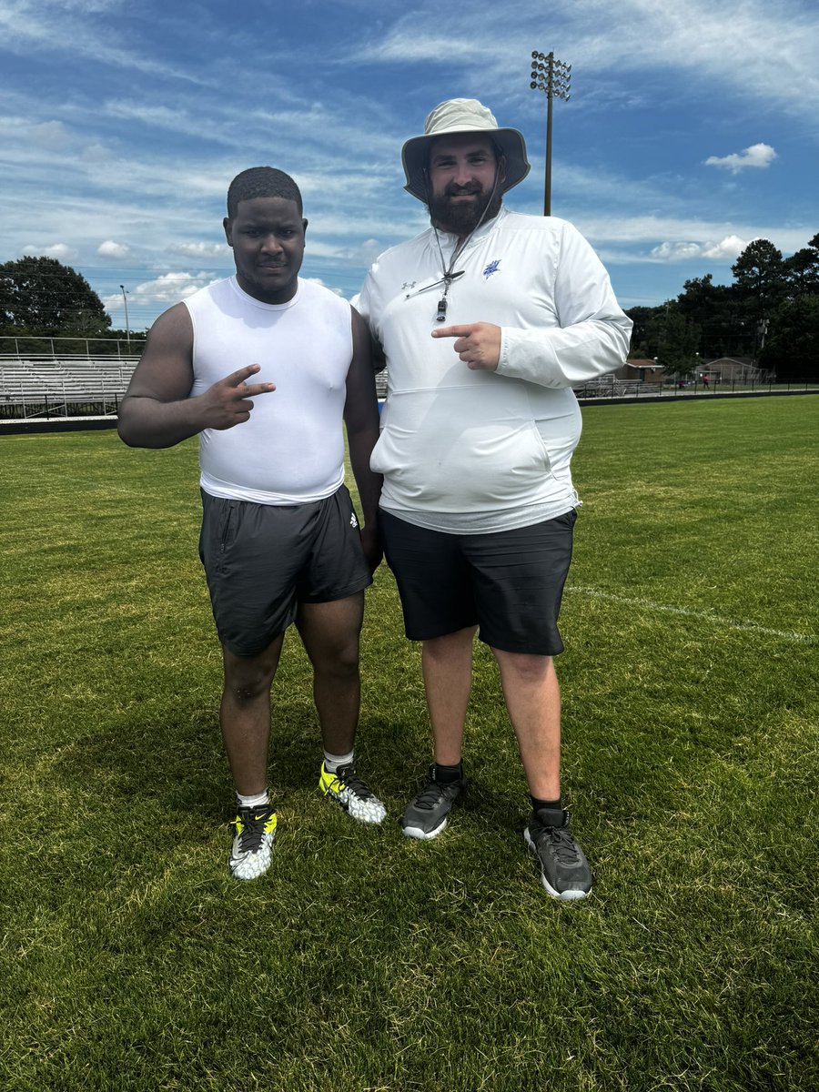 #AGTG Blessed to EARN an Official Offer from <a href="/ECSUVikingFBall/">ECSUVikingFootball</a> @CoachDoc_ECSU <a href="/CoachDC22/">David Castillo</a> after a great camp today. Thank you to my parents, Coach McCain, Coach Tev, Coach Jones, Coach Brice, Coach Privv, Coach Rio and my teammates 🔷🔶