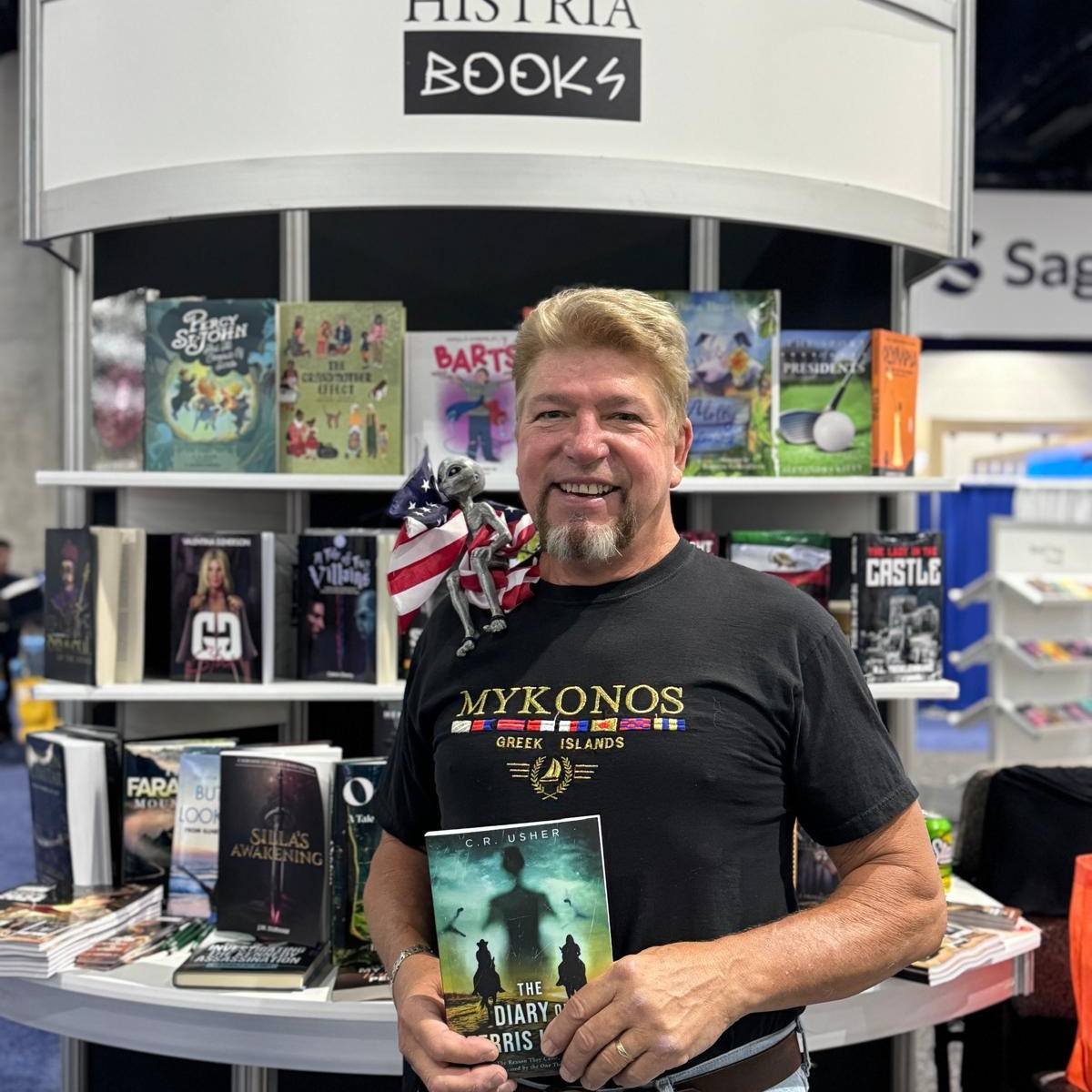 HistriaBooks's tweet image. C.R. Usher joins us at the ALA, and not alone, but with Creepy, his faithful and weirdly cute alien companion. They gave away signed copies of The Diary of Ferris Hawes, a suspenseful Sci-Fi story that will keep you on the edge of your seat.

#ALAAC24 #LibLearnX24 #bookstoread