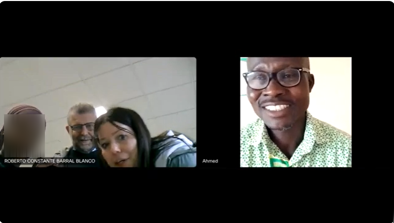 RobertoBarral4's tweet photo. Proxecto Etwinning "Sustainable cities and schools: How smart do we live?. Alumna do IESP de Ames procedente de Ghana  explica  nun encontro online  a sua participación no proxecto a antigos profesores do seu país de orixe. Axentes de cambio creando rede. https://t.co/YRyARX9sIB