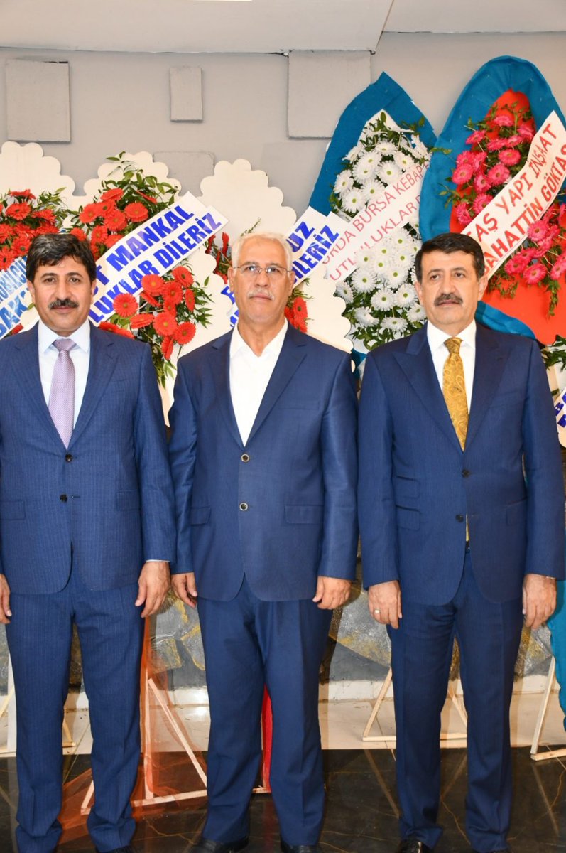 Değerli Ekinci ailesine Kirve olmanın mutluluğu ve maneviyatını yaşadık. İcabet eden tüm dostlarımıza yürekten teşekkür ediyorum. 
Cenab-ı Allah genç çiftimizi iki cihanda şâd eylesin.