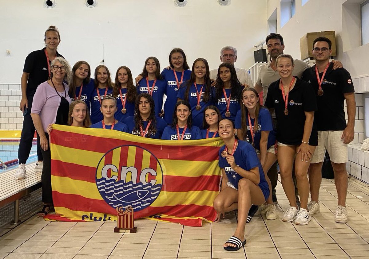 cncatalunya's tweet photo. 🤽‍♀️| WATERPOLO
 
CAMPIONAT CATALUNYA INFANTIL FEMENI @nataciocat 

🥉BRONZE  🌟

Les nostres noies assoleixen el 3r lloc al campionat després de vèncer al @cnswaterpolo per 12-10.

Felicitats equip i staff per la temporada feta. 

🔵🟡

#cnclovers
#forçacata
#mareablava https://t.co/rhe3jbYpMo