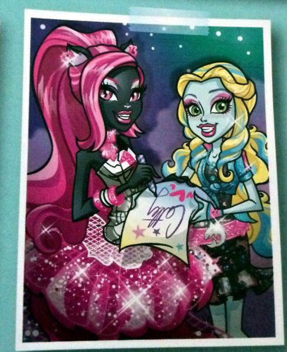 swangelical's tweet photo. 2024 vs 2013 // Não importa a geração, algumas coisas nunca mudam 💕🪩✨
#dolltwt #monsterfest #monsterhigh #lagoonablue #cattynoir https://t.co/4O8d34IJev