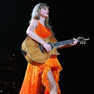 Taylor Swift dedicou "Clara Bow" a Stevie Nicks, que está presente no show de hoje:

— "A razão pela qual quero tocar essa nesta noite é porque uma amiga minha está aqui, estou falando de Stevie Nicks." #DublinTSTheErasTour 🇮🇪