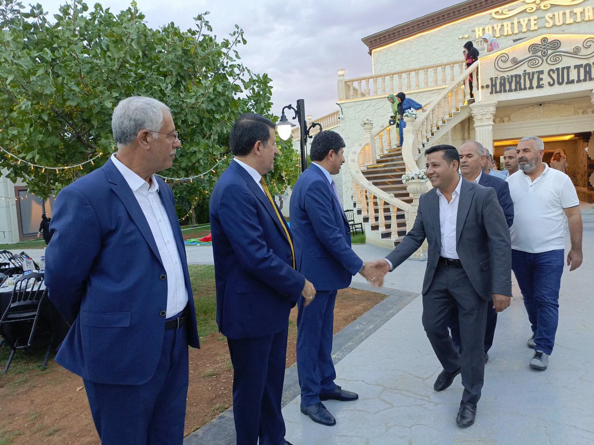 Eyyübiye ilçe Başkanımız <a href="/rpibrahimkilic/">İbrahim kılıç</a> ilçe Yönetimi ,Meclis Üyeleri ve İlçe Gençlik Kolları Başkanımız <a href="/ismailidem00/">İsmail (İDEM) Siyaroğlu</a> ile birlikte 
Eyyübiye Kurucu Belediye Başkanı ve 
Partimizin 2024 yılı Belediye Başkan Adayı sn <a href="/MehmetEkinci63/">Mehmet EKİNCİ 🇹🇷</a> nin yeğeninin düğününe katılım sağladılar.