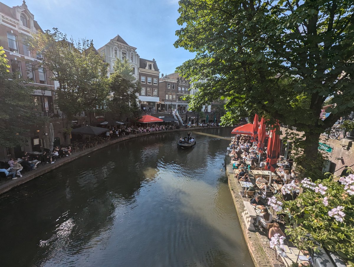 Has business in Utrecht city centre suffered after decades of radically reducing space and priority for cars? Hell no.

When some see images of Utrecht they say yeah but what about beyond bars/cafes? The place is jammed packed with shops from small ones to international chains.