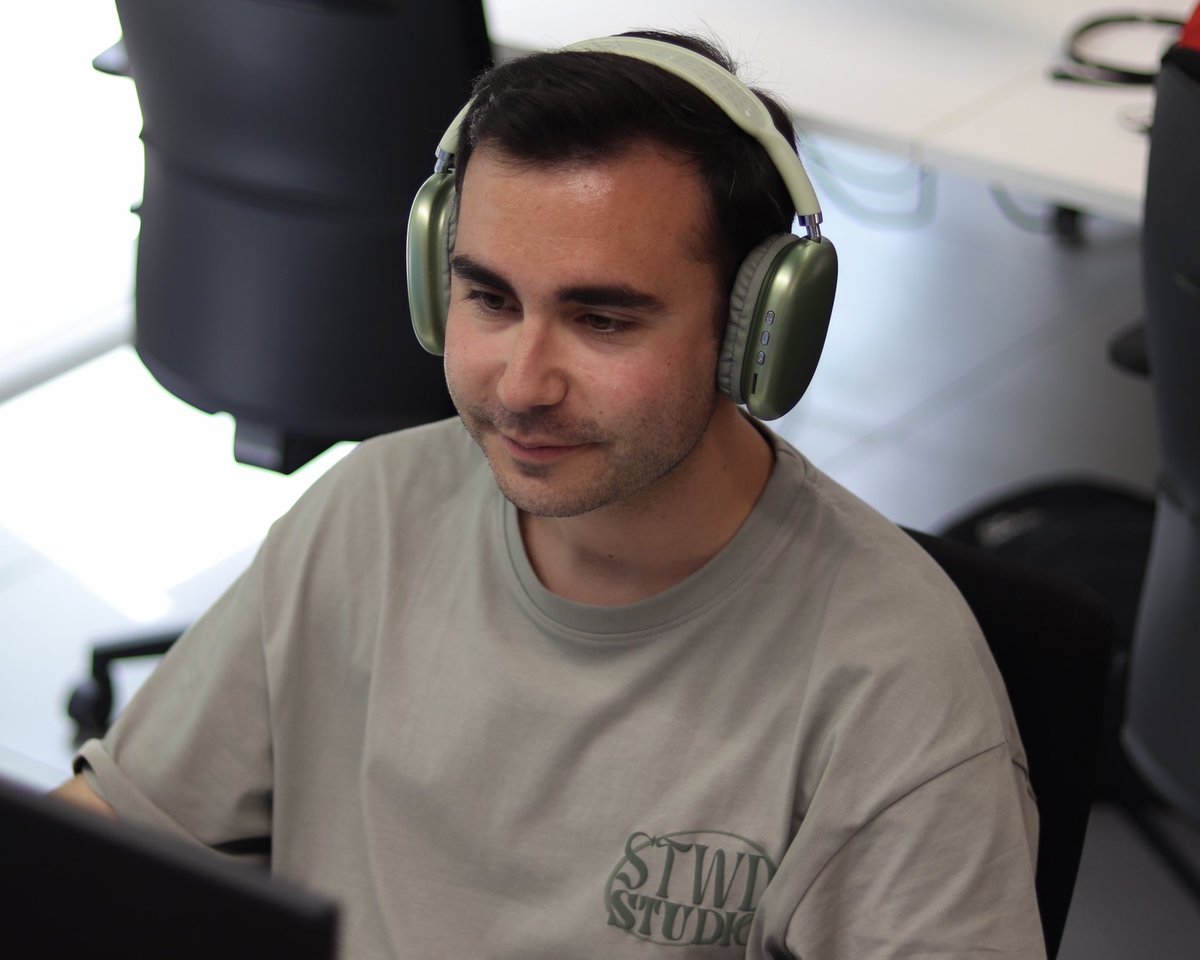 ¡Hoy es el Día de las Redes Sociales! 
✨

Es el momento perfecto para presentar a nuestro increíble equipo de gestión de RRSS: Bea, Ana y Javi 🎉

Juntos, trabajan para que cada cliente de SDi Digital Group esté, crezca y brille en redes sociales🌟

#DíaDeLasRedesSociales