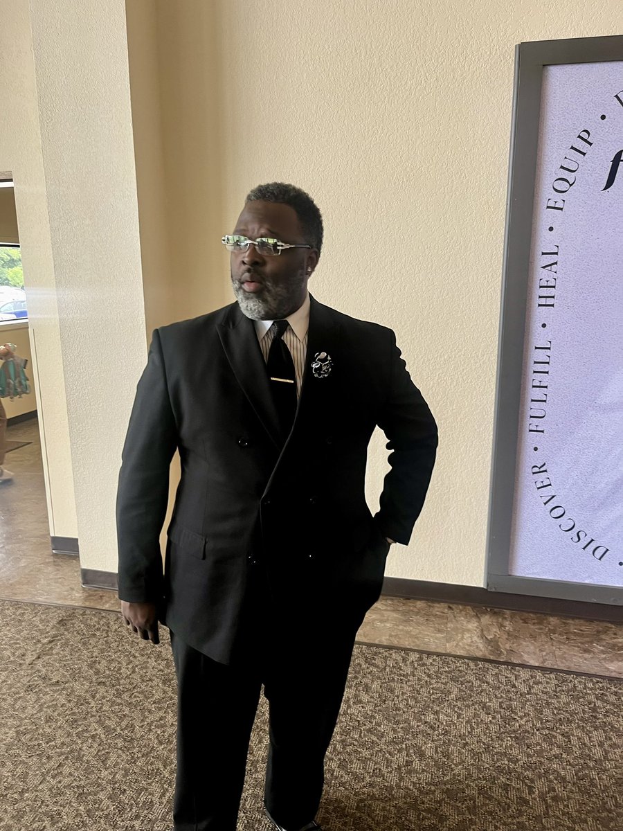 mikefezee's tweet image. Sunday Thangs! #michaelfieldsjr #sundayfunday☀️ #suitandtie #mensfashion #blackandwhite #dappermen #churchboy #fieldsgood