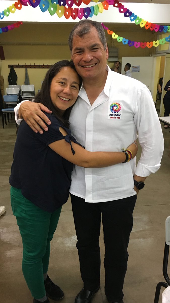 Así termina mi relación por aquí con uno de los ídolos a quién admiré. Él lo sabe bien porque me conoce en persona y sabe cuánto apoyé con amor, con convicción, con honestidad y trabajo y a ratos hasta con desbordada pasión. 

Pero, no puedo no sorprenderme cuando trato de