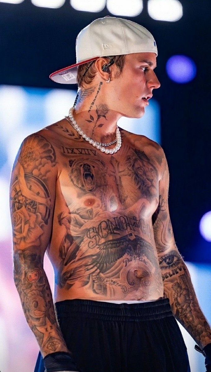 JUSTIN BIEBER