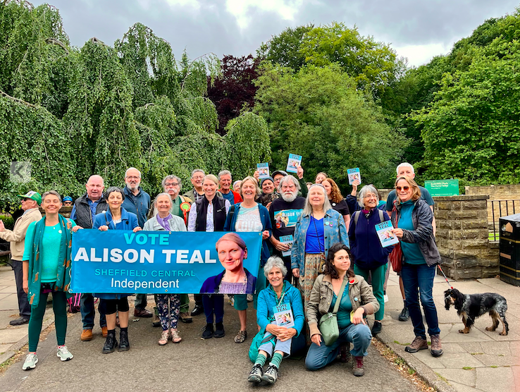 michelemooreEd's tweet photo. #VoteTealSheffCentral @alisonclareteal Here’s Mike ‘Supporting the original democratically selected Green Party candidate for #SheffieldCentral Alison Teal’ & Jane ‘I really respect an environmental campaigner who also cares about womens rights’ & Dave ‘You’ll be a fantastic MP’ https://t.co/xF419vNWNO