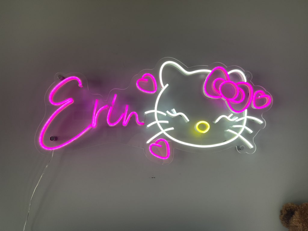 I got myself a personalized sign for my makeup corner 😅

instagram.com/reel/C80boBiJJ…