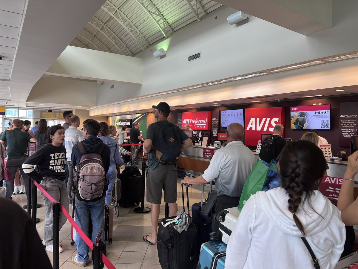 dynamitedevo's tweet image. There were a 100 ppl ahead of me in the line for a #Avis rental car at #Calgary airport. I finally made it close enough to see the counter. The lack of efficiency is unacceptable!
