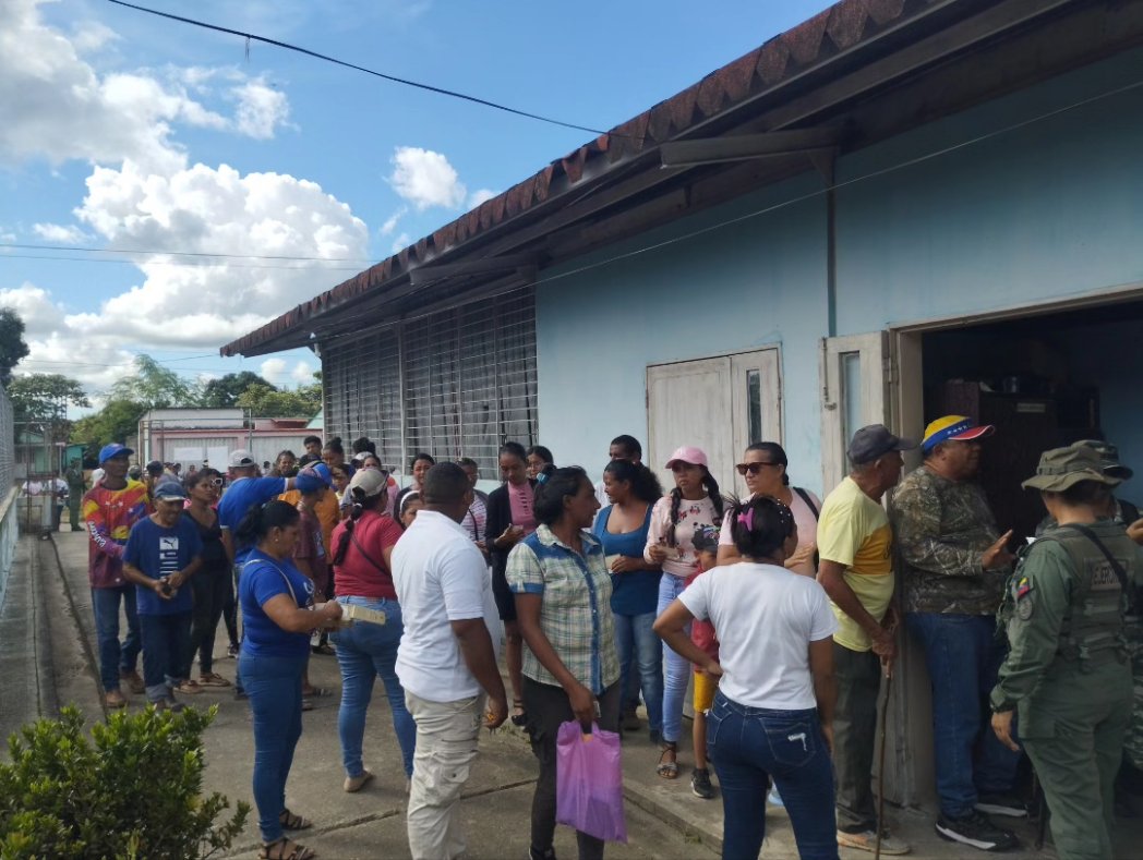 MunozPsuv's tweet photo. #SimulacroPorLaPaz Mcpio Muñoz continúa participando. 

@NicolasMaduro 
@dcabellor 
@ConElMazoDando 
@eduardopiate2 
@jorgerpsuv 
@PartidoPSUV 
@PSUVEnApure https://t.co/tyUTSlXEdo