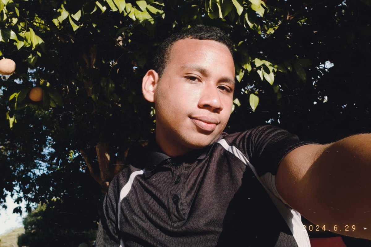 yhoanmedina_'s tweet photo. hola, soy Yhoan (🇻🇪). Estoy en el fandom de los Martínez Twins desde 2020, feliz de vivir cada proceso de los chicos. Ellos siempre van a ser mi lugar seguro y estaré apoyándolos pase lo que pase.🤍
#MartinatorWeek #IntegracionMT https://t.co/pCRl9u1HBG