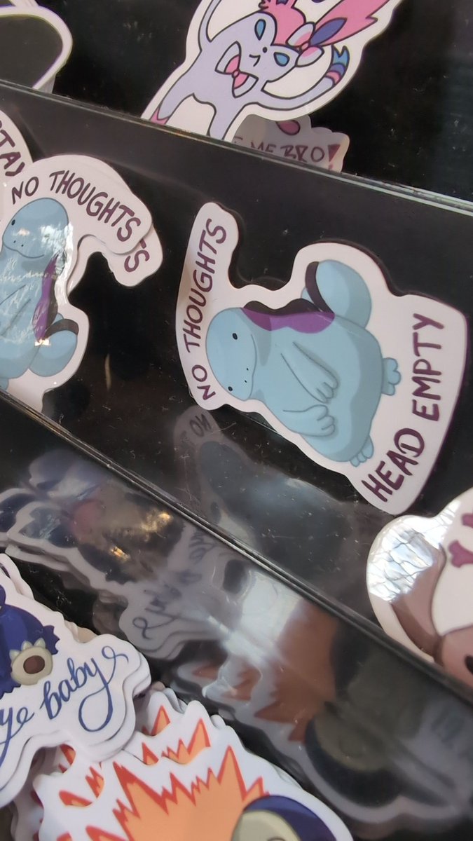 ravensbl00d's tweet image. To everyone who stopped by my booth at Dokomi:

I cannot thank you enough for stopping by, chatting with me, telling me about your ttrpg characters and cats and just vibing! I had a blast and these past 3 days just flew by way too fast!
I&apos;m off to sleep now, got dnd tomorrow!