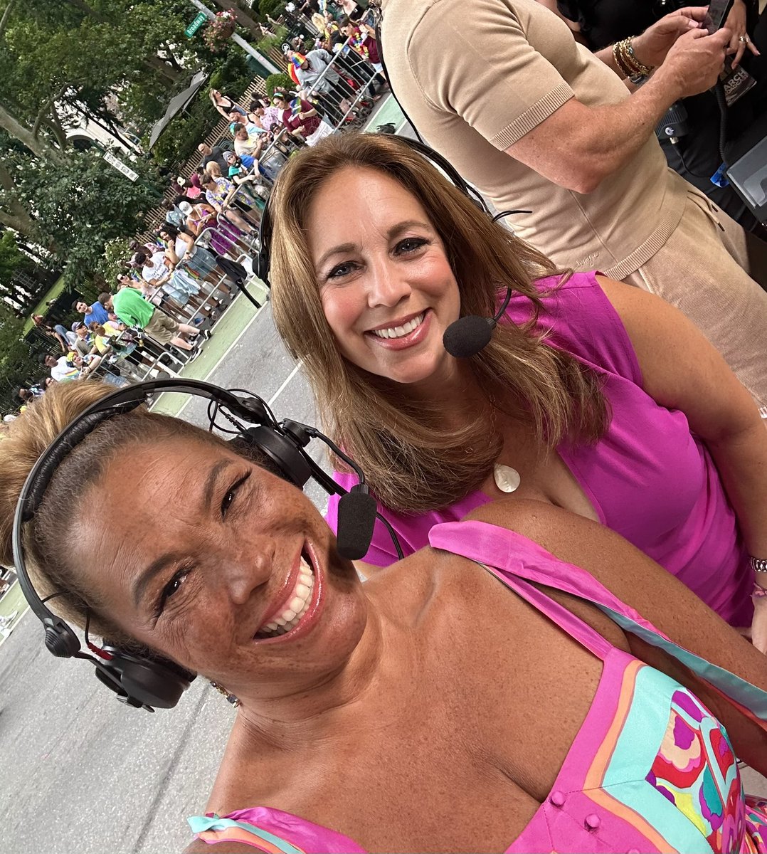 kemrichardson7's tweet photo. Another yr over the #rainbow arch ❤️ #Nyc #Pride was all that, a team effort 100 %! A lot of people you don’t see who make this all look so easy 🙏🏽 💃🏽 @abc7 @NYCPride @SamChampion @LaurenGlassberg @RealPedroRivera #davidcorrea #nyc https://t.co/xs3Ac8UwzJ