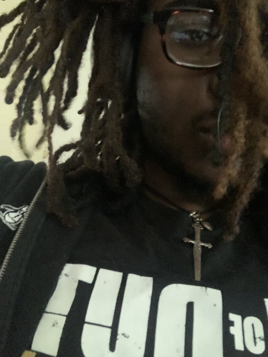 leftfordeadtoo's tweet image. sorry i love dis shirt #advancedwarfare