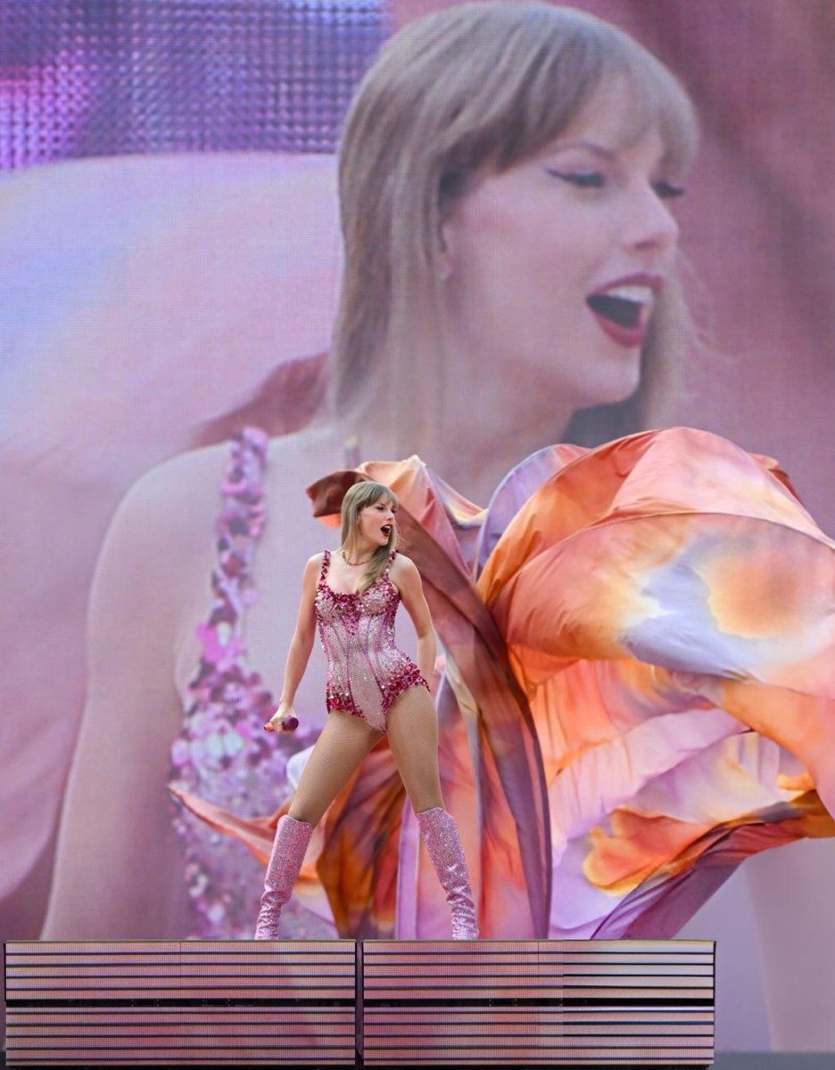 TSTheErasTour's tweet photo. 🚨| On July 4th, 5th, and 6th, Taylor Swift will perform in a sold-out Johan Cruijff ArenA, Amsterdam! #AmsterdamTStheErasTour https://t.co/7n9ZUmk7a0