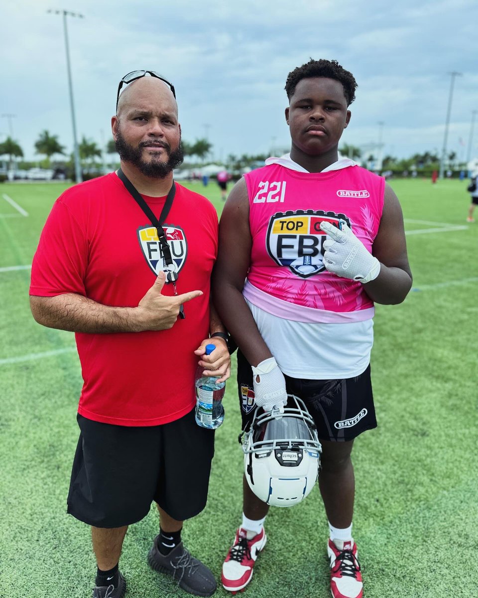 SeanBigSherm's tweet photo. Two things you need to get better at @FBUcamp Top Gun Showcase…1) Hard work and determination, 2) Excellent coaches. Thank you to all the coaches who took the time to pour into mine and the other campers development this weekend. Thanks FBU for the opportunity to compete at the highest level. I definitely left a better player than I came. @McKinneyFBall #bigsherm #bigsean #classof2028 #co2028 #football2028 #playparadise #topgun #221 @UNCLELUQ