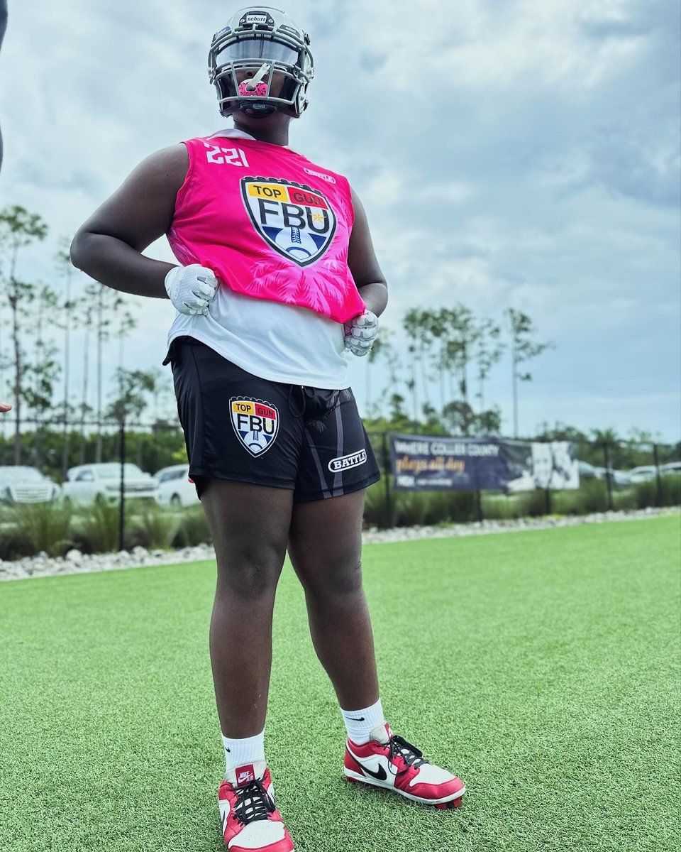 SeanBigSherm's tweet photo. Two things you need to get better at @FBUcamp Top Gun Showcase…1) Hard work and determination, 2) Excellent coaches. Thank you to all the coaches who took the time to pour into mine and the other campers development this weekend. Thanks FBU for the opportunity to compete at the highest level. I definitely left a better player than I came. @McKinneyFBall #bigsherm #bigsean #classof2028 #co2028 #football2028 #playparadise #topgun #221 @UNCLELUQ