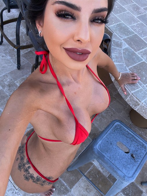 Let's get wet and wild tonight! 💦 https://t.co/Jt1GYQMvyo https://t.co/7WWuOCCLKy