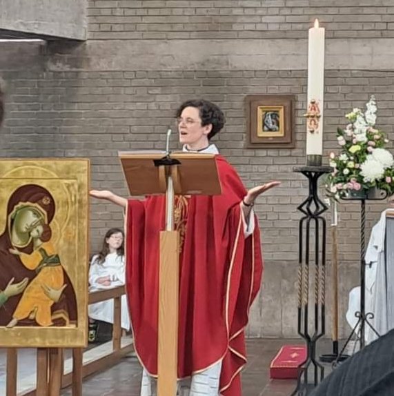 Ruth Harley (@ruth_hw) on Twitter photo Loving the #ThisIsWhatAPriestLooksLike photos. Not at all loving the vitriol directed at some of my sister priests on here at the moment.
(preaching on tiptoe again here - our churches are literally not built for me to preach in - nonetheless this *is* what a priest looks like) Loving the #ThisIsWhatAPriestLooksLike photos. Not at all loving the vitriol directed at some of my sister priests on here at the moment.
(preaching on tiptoe again here - our churches are literally not built for me to preach in - nonetheless this *is* what a priest looks like)