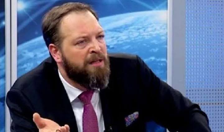 darkwebhaber's tweet photo. Fatih Tezcan:

“Kayseri’de tüm Suriyeliler’in dükkanları yakılıyor. Sebebi bir Suriyeli bir sapığın Suriyeli bir çocuğu taciz etmesi.

Bu şerefsizliği bir Türk yapsa bütün Türkler’in dükkanları yakılacak mıydı?” https://t.co/sdOMa1PDGb