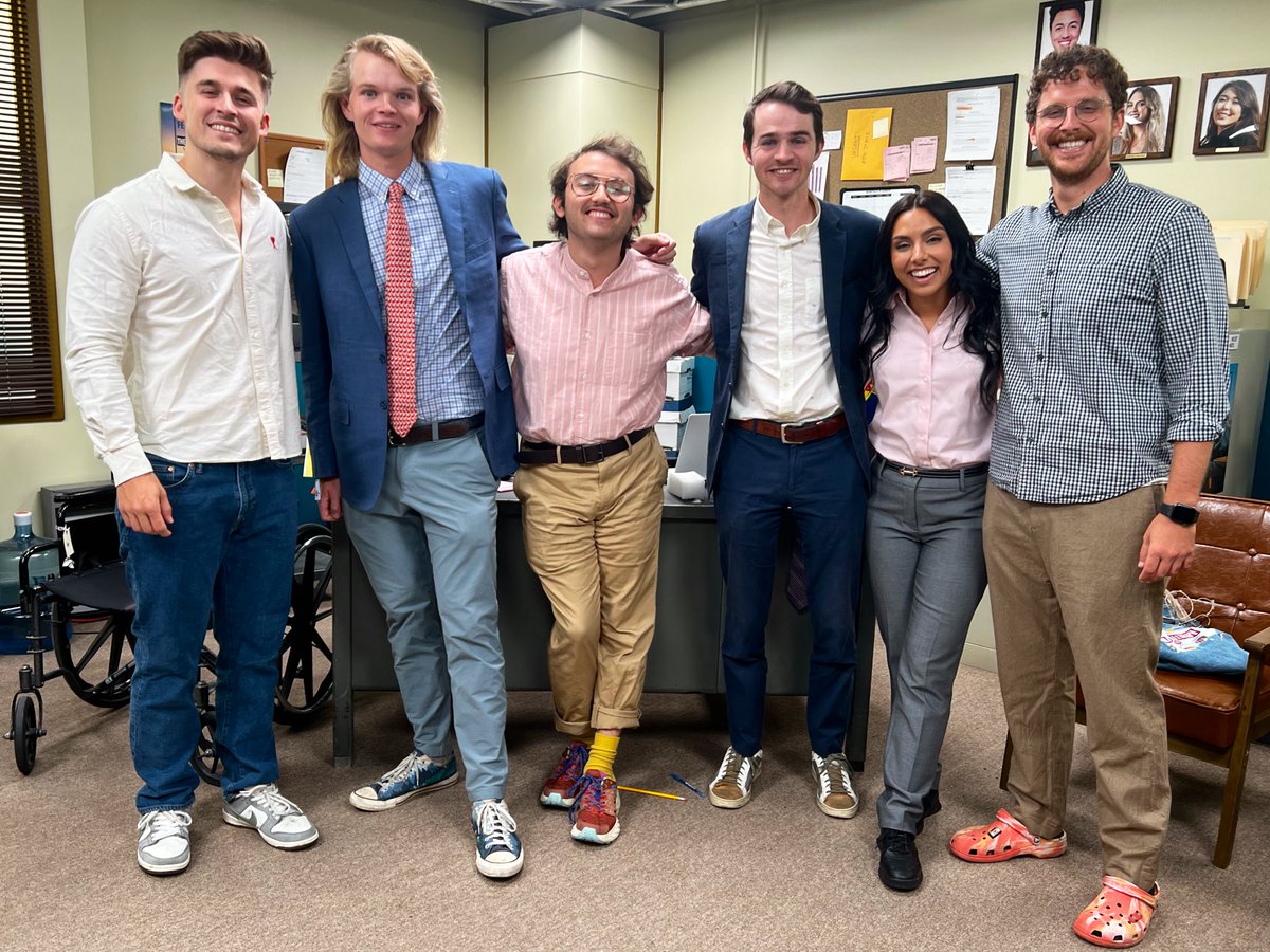 LudwigAhgren's tweet image. decided to poach someone from my favorite show 😳

new unpaid intern next week 💼