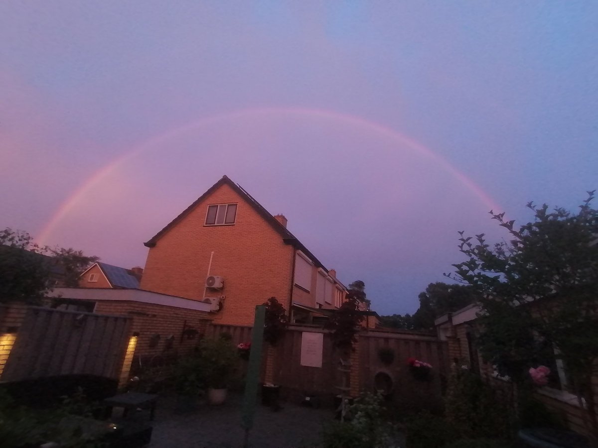 lady323f's tweet photo. @Raskalnikov207 Zuid Friesland ook... En hoest ook weer.. dan weet ik wel genoeg. Die rare lucht ook gezien gisteren? https://t.co/DFY5uyK5jZ