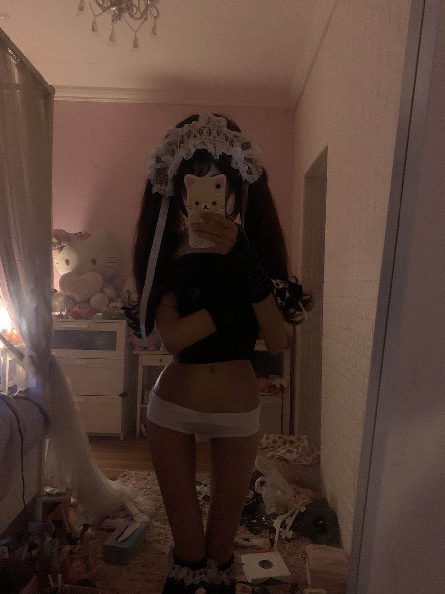 amermaidcake's tweet photo. i finished doingg my hair i did something different i likee it this time :3 https://t.co/07ZlDXWGIn