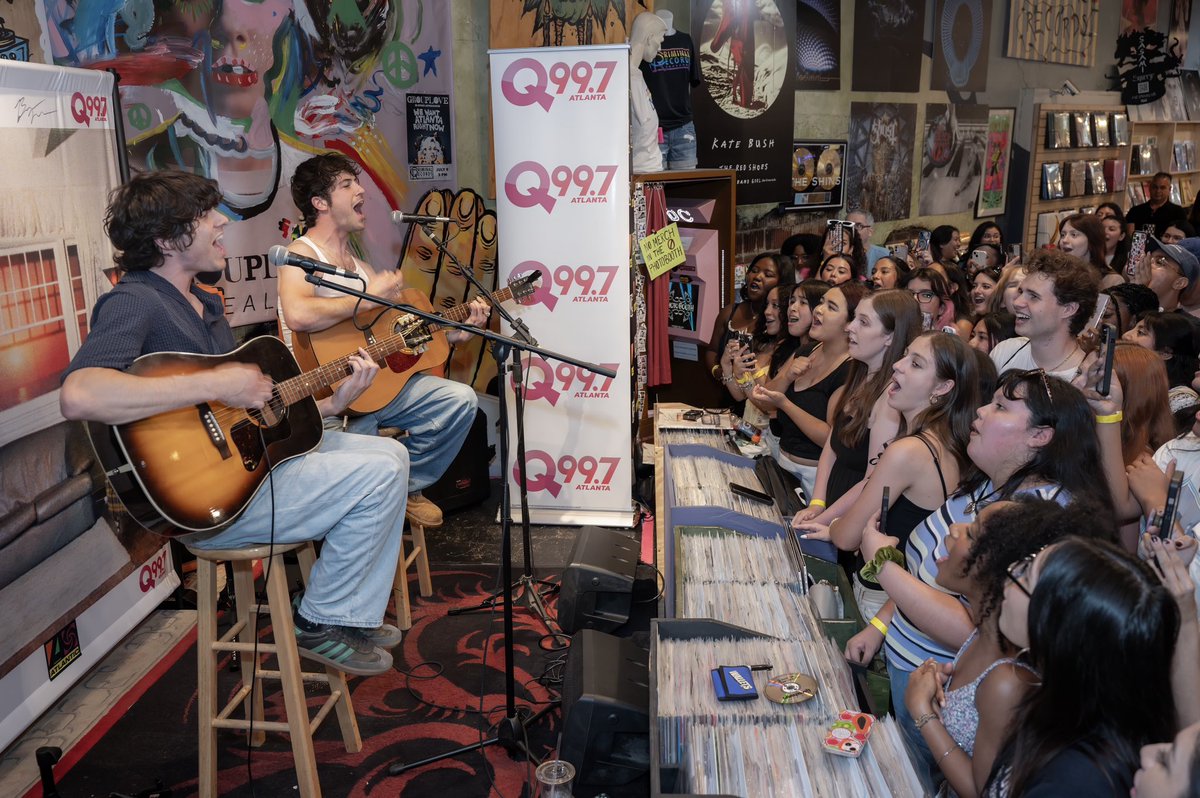 Q997Atlanta's tweet photo. #Q997SummerBreak with @WallowsMusic was AWESOME!! 🤩 We sang, laughed & gifted signed #Model vinyls 💿 Shout out to those who won their way into our listening event + Q&A w @thenameisjade at @CriminalRecords!
#wallows #callingafterme #dylanminnette #braedenlemasters #colepreston https://t.co/4SQ7GkKlXX