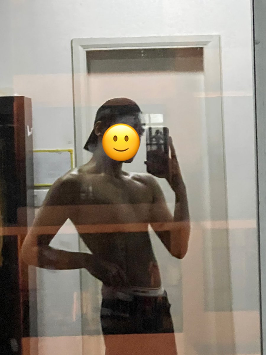 YourBoiEros's tweet photo. Hands on your knees https://t.co/Pf0VUtqior