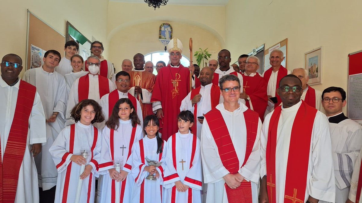 ecoles_l's tweet photo. En image l’ordination sacerdotale du Père Louis Ainegnon Sch.P à la Paroisse Saint François d'Assise de Monte Mario de Rome ce samedi 29/06/24 par Mgr Baldassare Reina, vice-gerant du diocèse de Rome.
Nous rendons grâce à Dieu. https://t.co/VTS6ER3hXJ