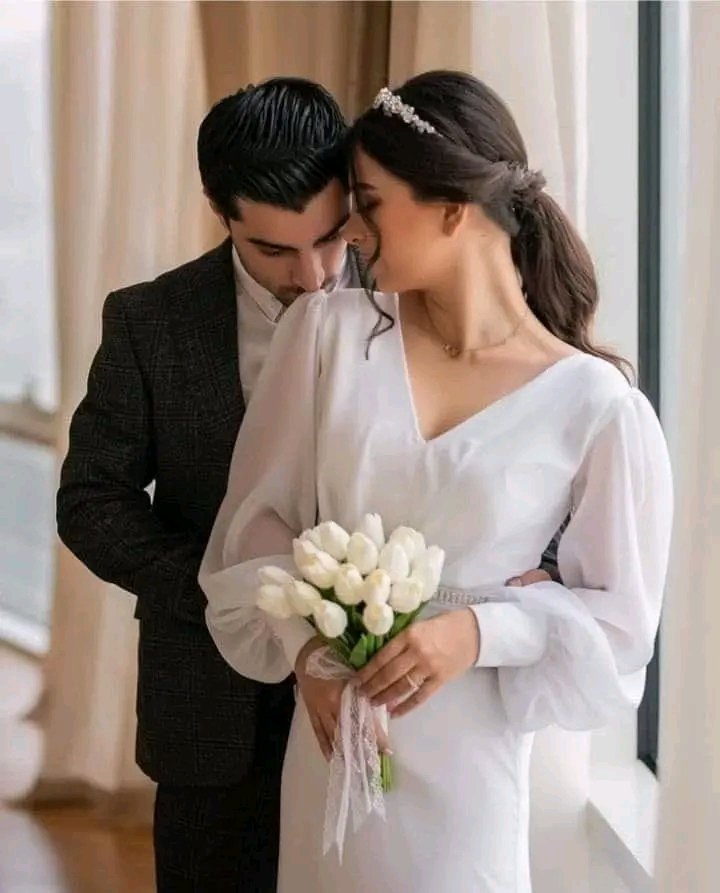 سيأتي شخص يحبك كما أنت يهديك الأمان الذي تفتقده يعاملك كما يستحق قلبك تماما 💗