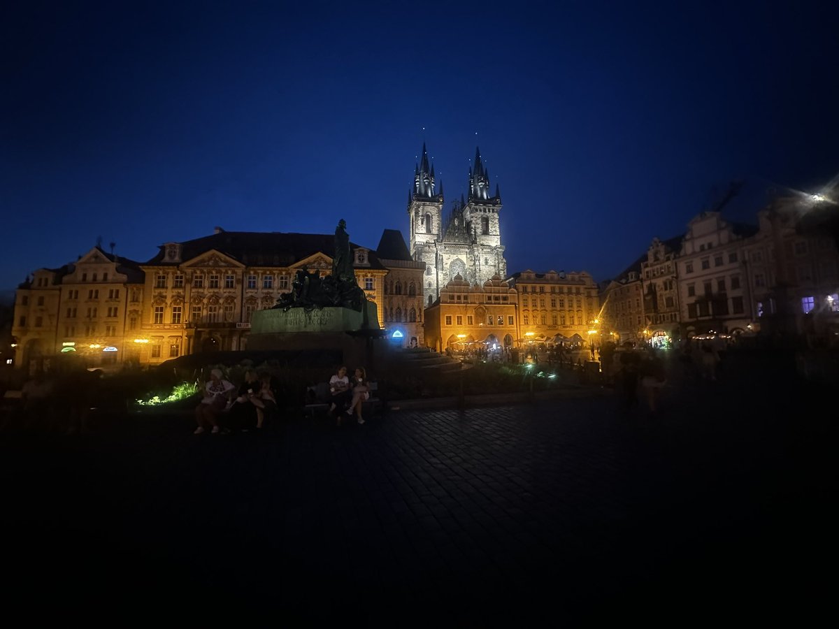 cozdemir77's tweet image. #praque