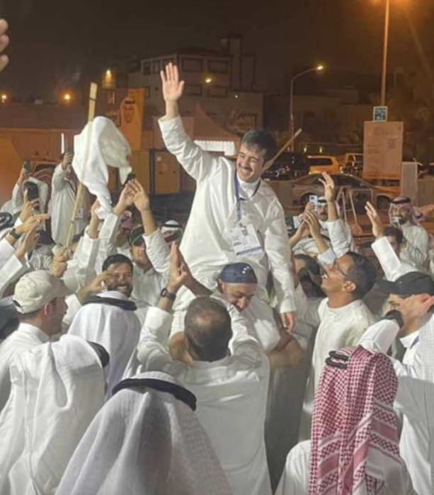 مساهمينا الكرام .. 
بيض الله وجيهكم وانعم الله عليكم 

 على فوز  ولدكم واخوكم 
محمد نجر الديحاني 
في انتخابات #جمعية_الاندلس_والرقعي_التعاونية 
وحصولة على المركز الثاني بـ ٦٩٧ صوت 

وعسى الله يعيننا على حمل الامانه ونكون عند حسن ظنكم فينا