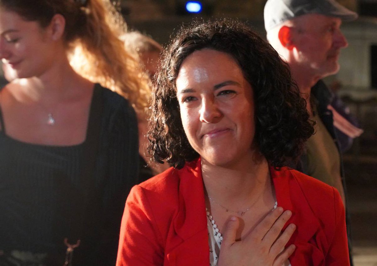 ManonAubryFr's tweet photo. Énormément de monde place de la République ce soir.

L'estomac noué mais le coeur rempli aussi d'espoir que le Front Populaire puisse l'emporter.

Une semaine. On peut y arriver !

#électionslégislatives2024 https://t.co/HY07JQ6XeQ