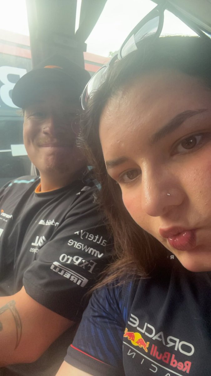 2ckl4skl's tweet photo. husband and wife?🤝🏻
nah🙂‍↔️
@redbullracing and @McLarenF1 🏎️ https://t.co/0TmeARh2tk