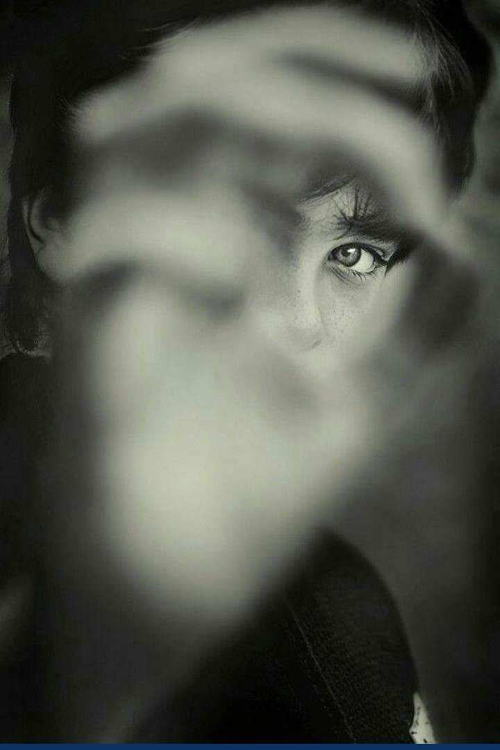 “ستمر بك أيامٌ عِجافٌ ترهقك .. ثم   يأتي بعد ذلك يومٌ تُغاثُ فيه وترتوي من غيث الرحيم الكريم .. فاصبر وأحسن الظن بخالقك”.