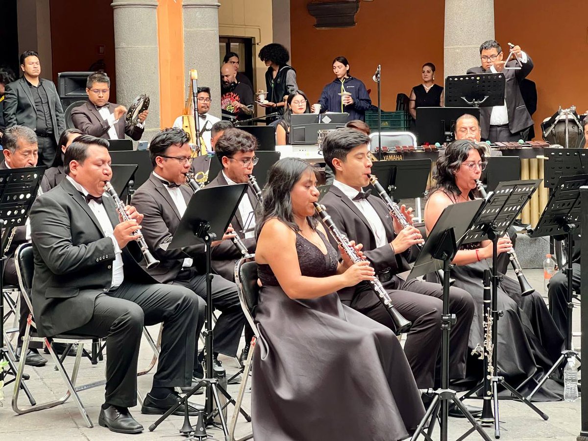 enriqueglockner's tweet photo. En @CasaCultura_Pue festejamos más de dos décadas de pasión en formación musical a través del Centro de Capacitación de Música de Banda #CECAMBA. Felicidades a quienes por 24 años han enriquecido nuestra cultura y llevado el arte de la música de banda a nuevas generaciones.🎉🎺 https://t.co/Zk0NZPFs3O