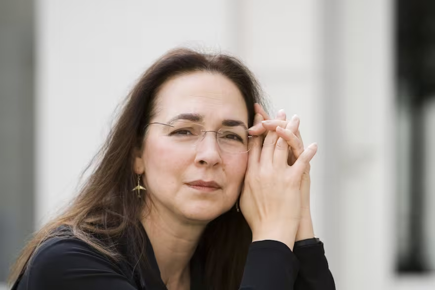 AidaBSanchez's tweet photo. “Todo el mundo debería tener en algún momento de su vida una gran historia de amor con un magnífico lunático”.
#LorrieMoore: “Siento que el libro que estoy escribiendo es mi hogar”@soylauventura
https://t.co/z0Dwz9zTdf https://t.co/7LiLmWgEQ5