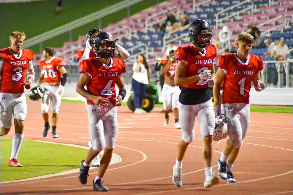 DevilsFootball_'s tweet photo. Congrats to are athletes participating in the All state game this summer so excited to this these athletes compete at the next level!! @KEVINHASLEY7 @lake_caiven https://t.co/ktqyO9D7tT