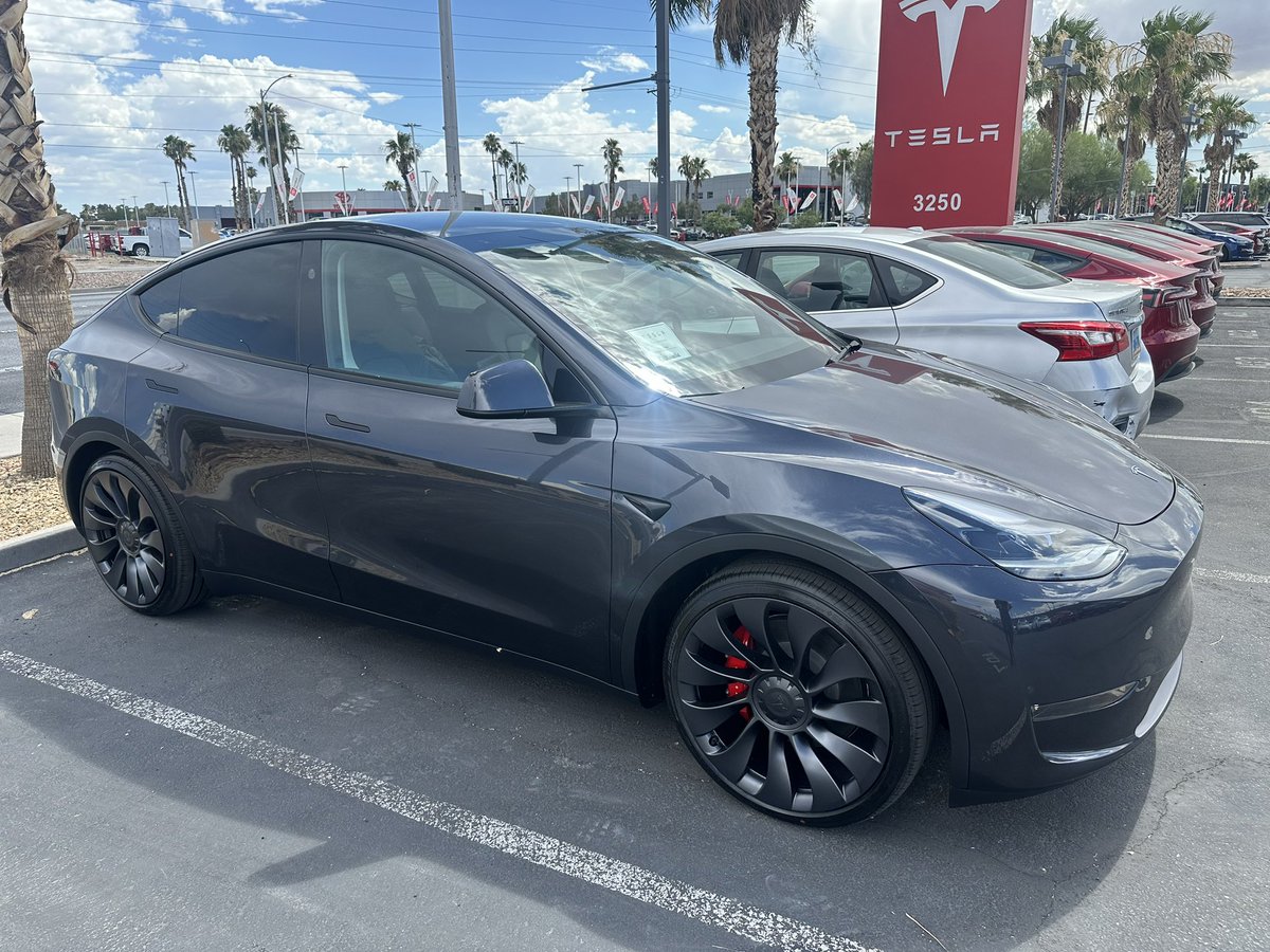 NICKMOBLEY's tweet photo. @elonmusk I celebrated my birthday 6/28 copping a @Tesla ♋️♋️♋️ #ModelY https://t.co/RMhaPVVvsL