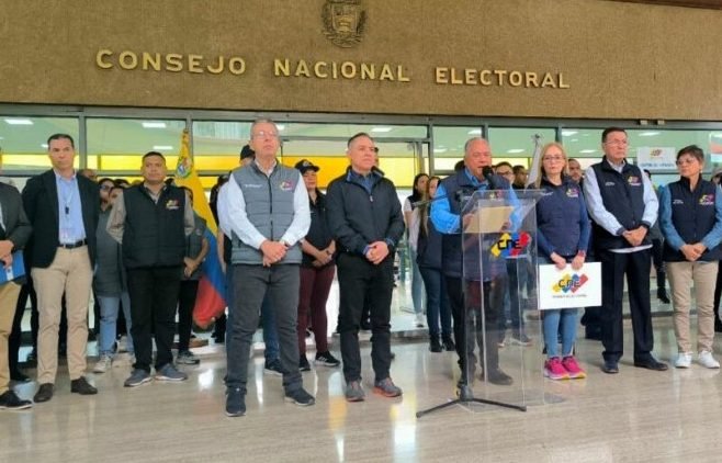 Elvis Amoroso: “Lo único que pedimos nosotros aquí es respeto a las leyes y a nuestra Constitución”
lc.cx/Ffp6Ol