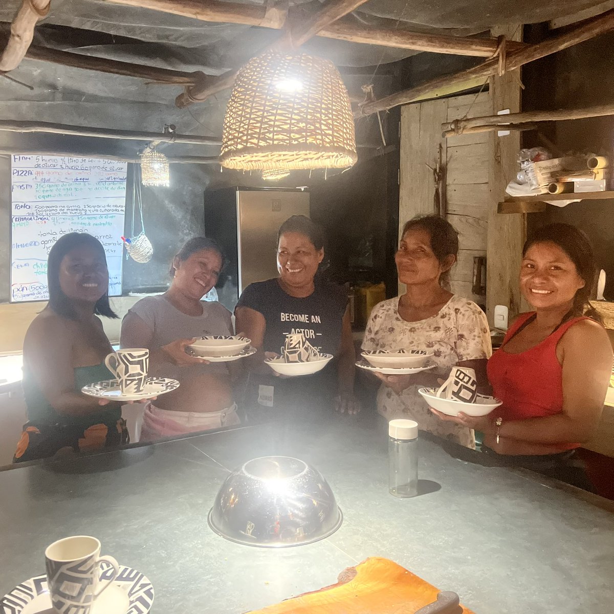 Pour la deuxième année consécutive, nos cuisinières ont remporté la première place pour avoir présenté les meilleurs plats régionaux parmi vingts-deux autres équipes.
Je suis très fier d’avoir travaillé à leur côté en essayant chaque jour de réinventer la cuisine locale.