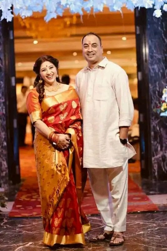 ShuklaBaccha's tweet image. हमारे बड़े भैया  नकुल भारद्वाज जी  एवं दीप्ति भाभी जी को  विवाह वर्षगाँठ की हार्दिक शुभकामनाएं! बधाई