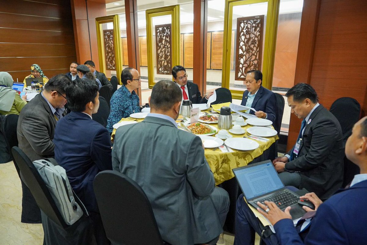 ahmadmaslan's tweet photo. Jawab soalan MP #PortDickson (MB #Negeri9) ttg PSL Paroi-Senawang Link, 6.6km, bertingkat dgn kos sekitar rm969 juta.
RFP Request For Proposal akan dibuat oleh UKAS #JPM sblm dibawa ke Kabinet. Sambung #PLUS ke #LEKAS & bertol. Moga UKAS, #LLM akan segerakan utk atasi jem teruk. https://t.co/88w4fNJnhu