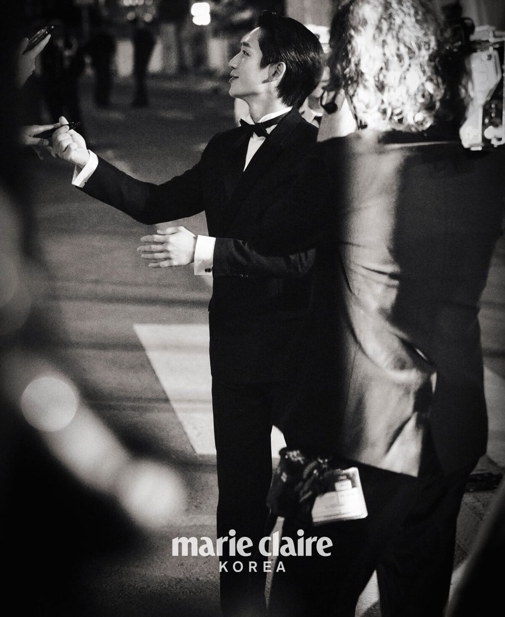 HaeinessGlobal's tweet photo. 240701 — Marie Claire Korea article: A moment at Cannes with <Veteran 2> director Ryu Seung-wan and actors Hwang Jung-min and Jung Hae-in | FROM CANNES

Jung Haein “It's like a dream. I'm also very nervous. My mouth was parched earlier. Until yesterday, I didn't really feel it..” https://t.co/kOmm5A1zPu